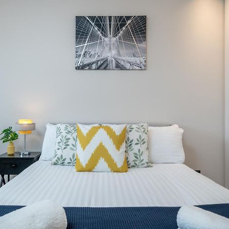 Skyvillion - Cozy Large 4 & 1 Bed Apartments In London Enfield, Mins To Tube Station, Free Wi-Fi Kültér fotó