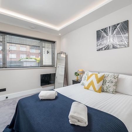 Skyvillion - Cozy Large 4 & 1 Bed Apartments In London Enfield, Mins To Tube Station, Free Wi-Fi Kültér fotó