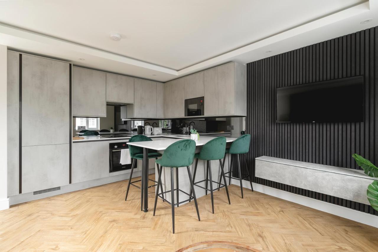 Skyvillion - Cozy Large 4 & 1 Bed Apartments In London Enfield, Mins To Tube Station, Free Wi-Fi Kültér fotó