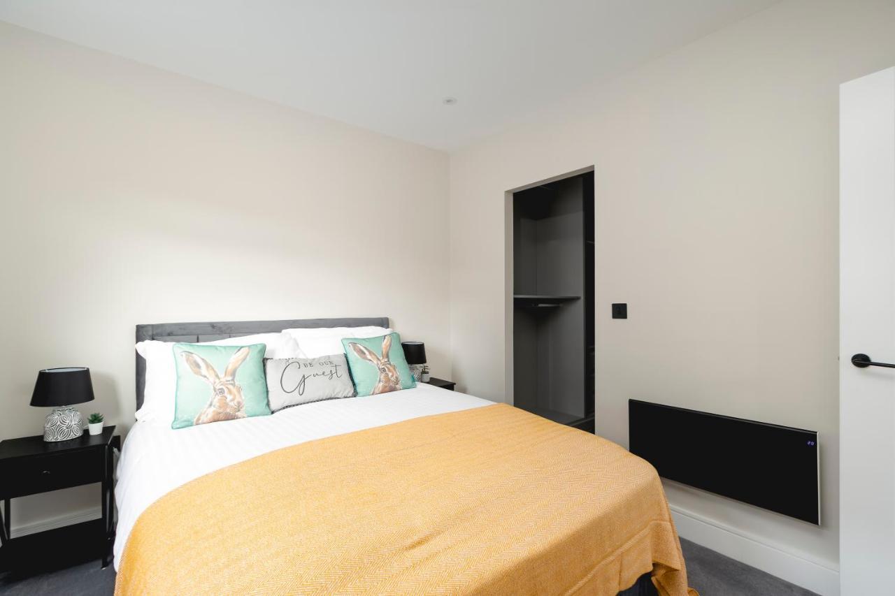 Skyvillion - Cozy Large 4 & 1 Bed Apartments In London Enfield, Mins To Tube Station, Free Wi-Fi Kültér fotó