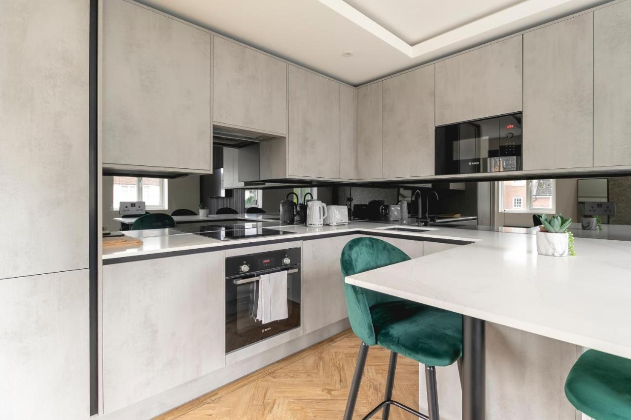Skyvillion - Cozy Large 4 & 1 Bed Apartments In London Enfield, Mins To Tube Station, Free Wi-Fi Kültér fotó