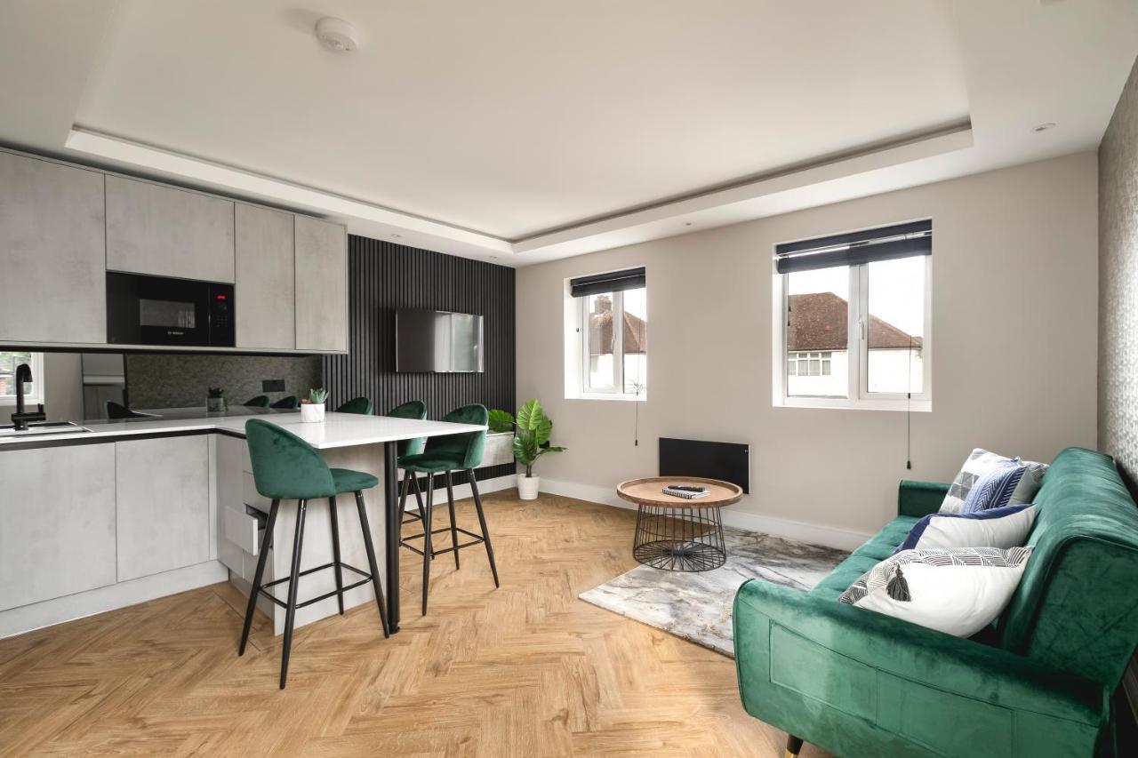 Skyvillion - Cozy Large 4 & 1 Bed Apartments In London Enfield, Mins To Tube Station, Free Wi-Fi Kültér fotó