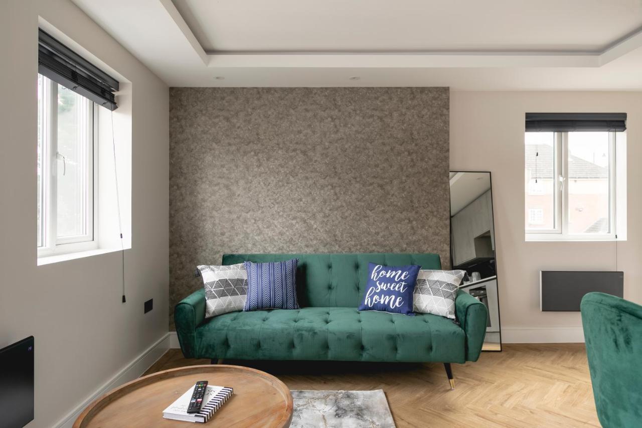 Skyvillion - Cozy Large 4 & 1 Bed Apartments In London Enfield, Mins To Tube Station, Free Wi-Fi Kültér fotó