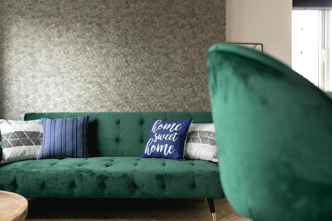 Skyvillion - Cozy Large 4 & 1 Bed Apartments In London Enfield, Mins To Tube Station, Free Wi-Fi Kültér fotó
