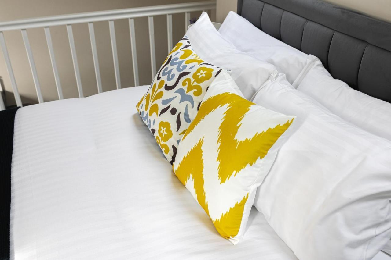 Skyvillion - Cozy Large 4 & 1 Bed Apartments In London Enfield, Mins To Tube Station, Free Wi-Fi Kültér fotó