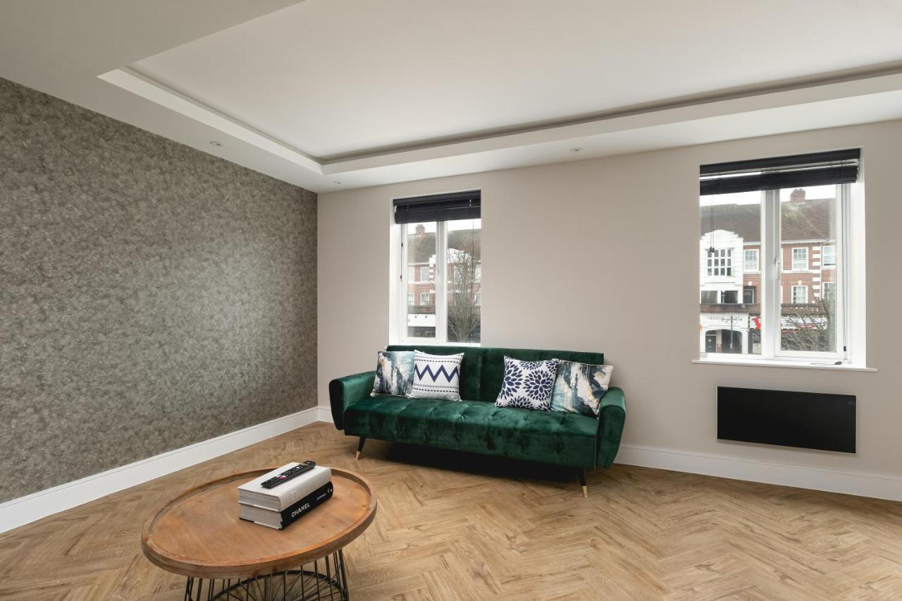Skyvillion - Cozy Large 4 & 1 Bed Apartments In London Enfield, Mins To Tube Station, Free Wi-Fi Kültér fotó