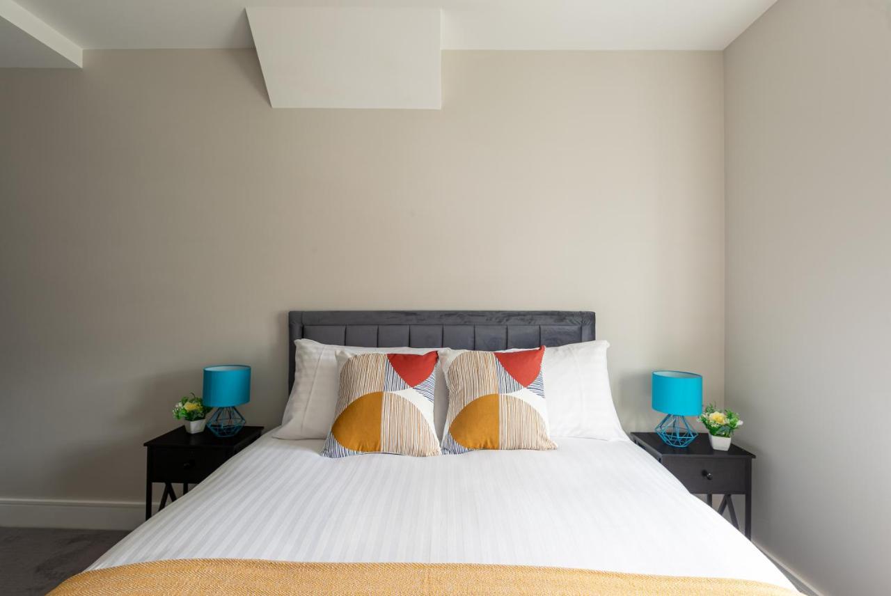 Skyvillion - Cozy Large 4 & 1 Bed Apartments In London Enfield, Mins To Tube Station, Free Wi-Fi Kültér fotó