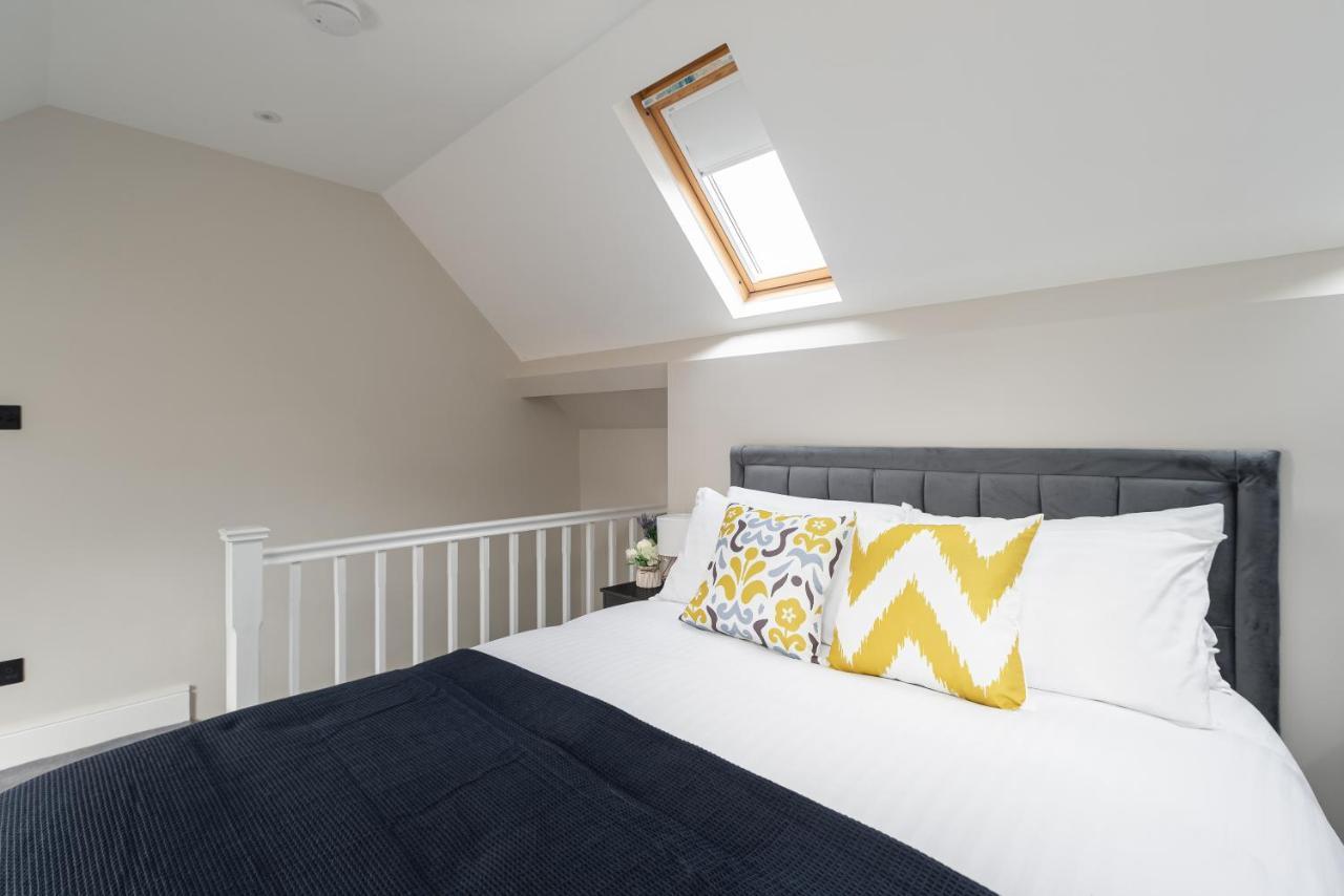Skyvillion - Cozy Large 4 & 1 Bed Apartments In London Enfield, Mins To Tube Station, Free Wi-Fi Kültér fotó