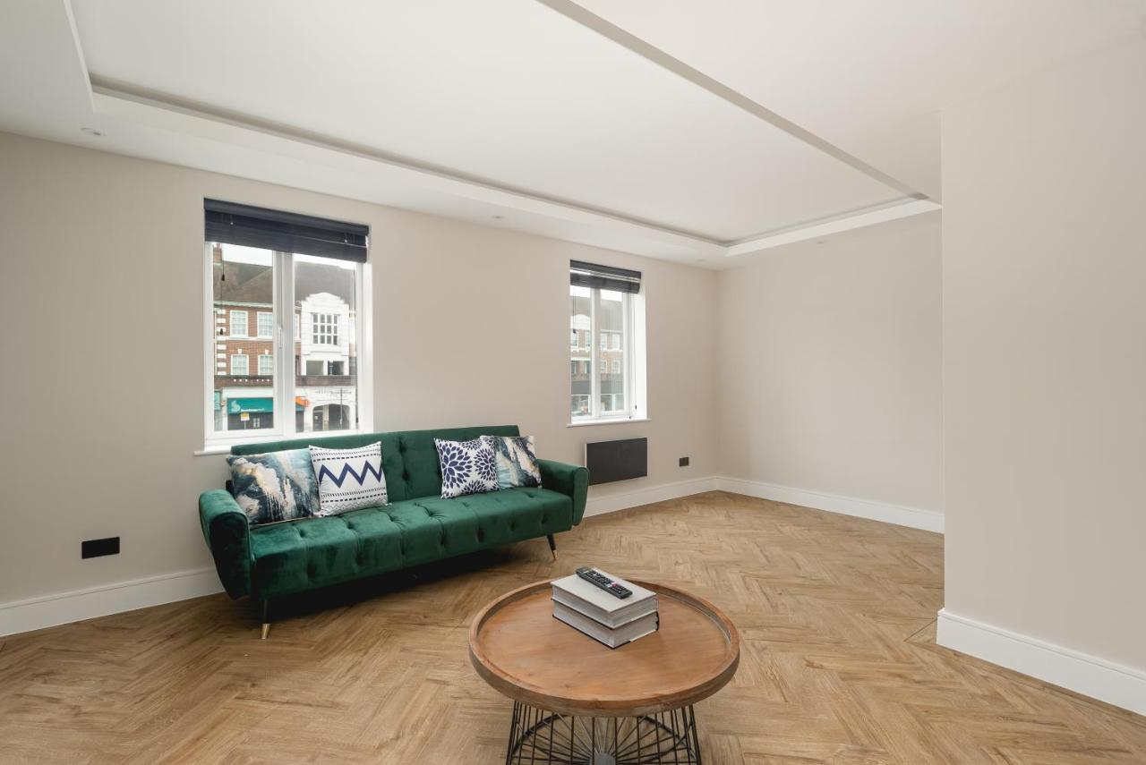 Skyvillion - Cozy Large 4 & 1 Bed Apartments In London Enfield, Mins To Tube Station, Free Wi-Fi Kültér fotó