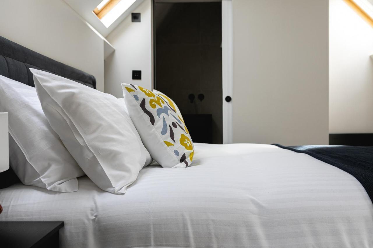 Skyvillion - Cozy Large 4 & 1 Bed Apartments In London Enfield, Mins To Tube Station, Free Wi-Fi Kültér fotó