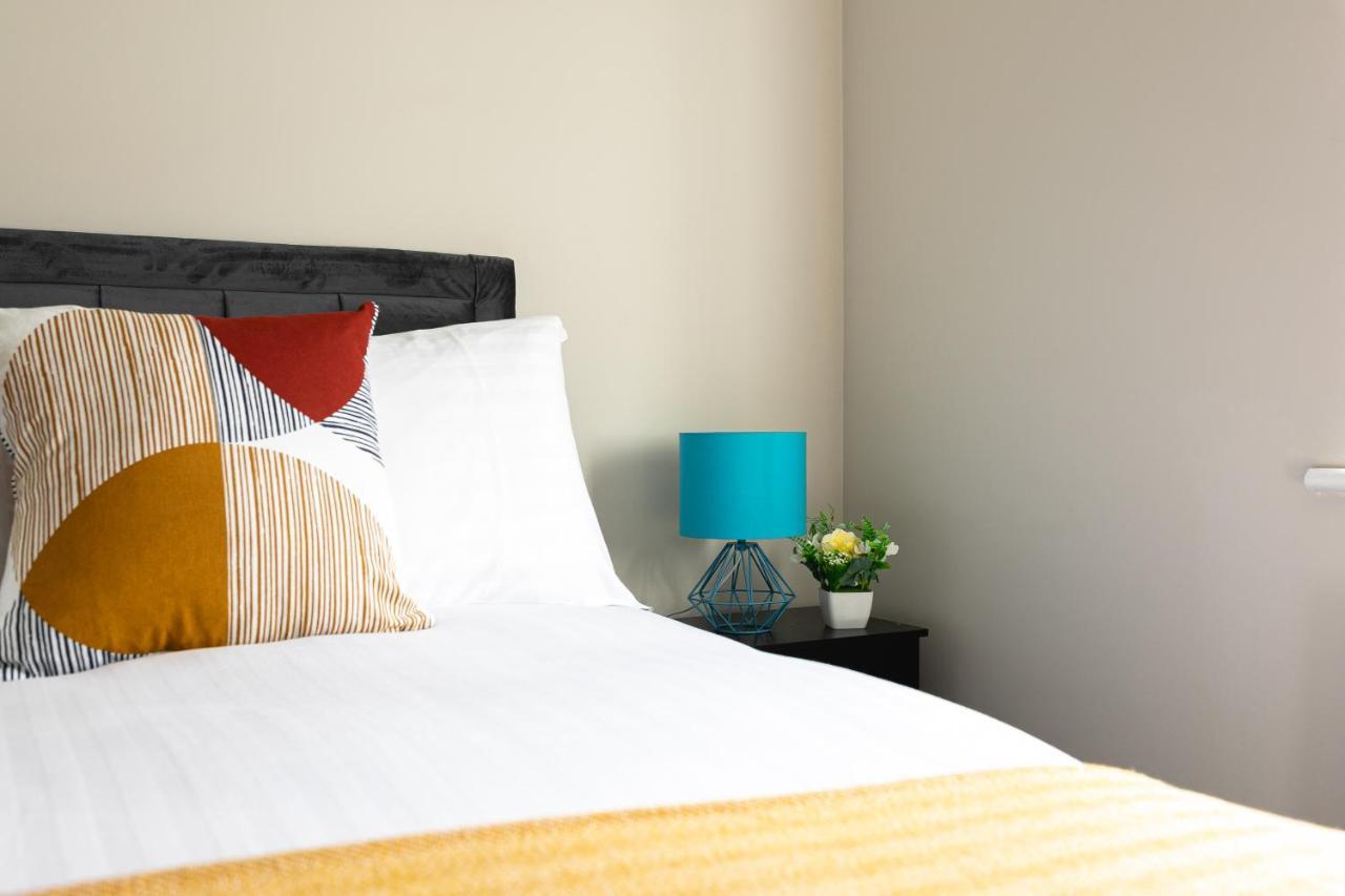 Skyvillion - Cozy Large 4 & 1 Bed Apartments In London Enfield, Mins To Tube Station, Free Wi-Fi Kültér fotó