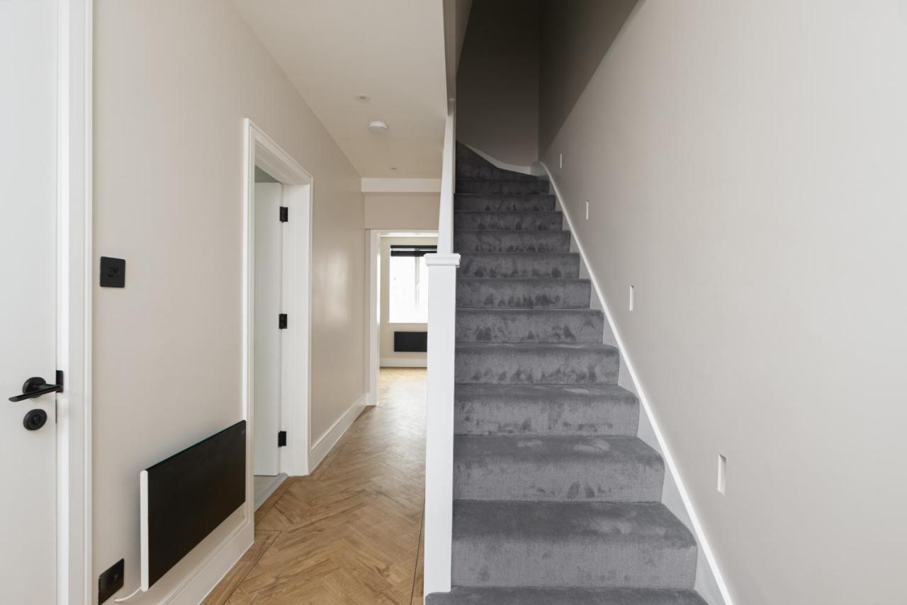 Skyvillion - Cozy Large 4 & 1 Bed Apartments In London Enfield, Mins To Tube Station, Free Wi-Fi Kültér fotó