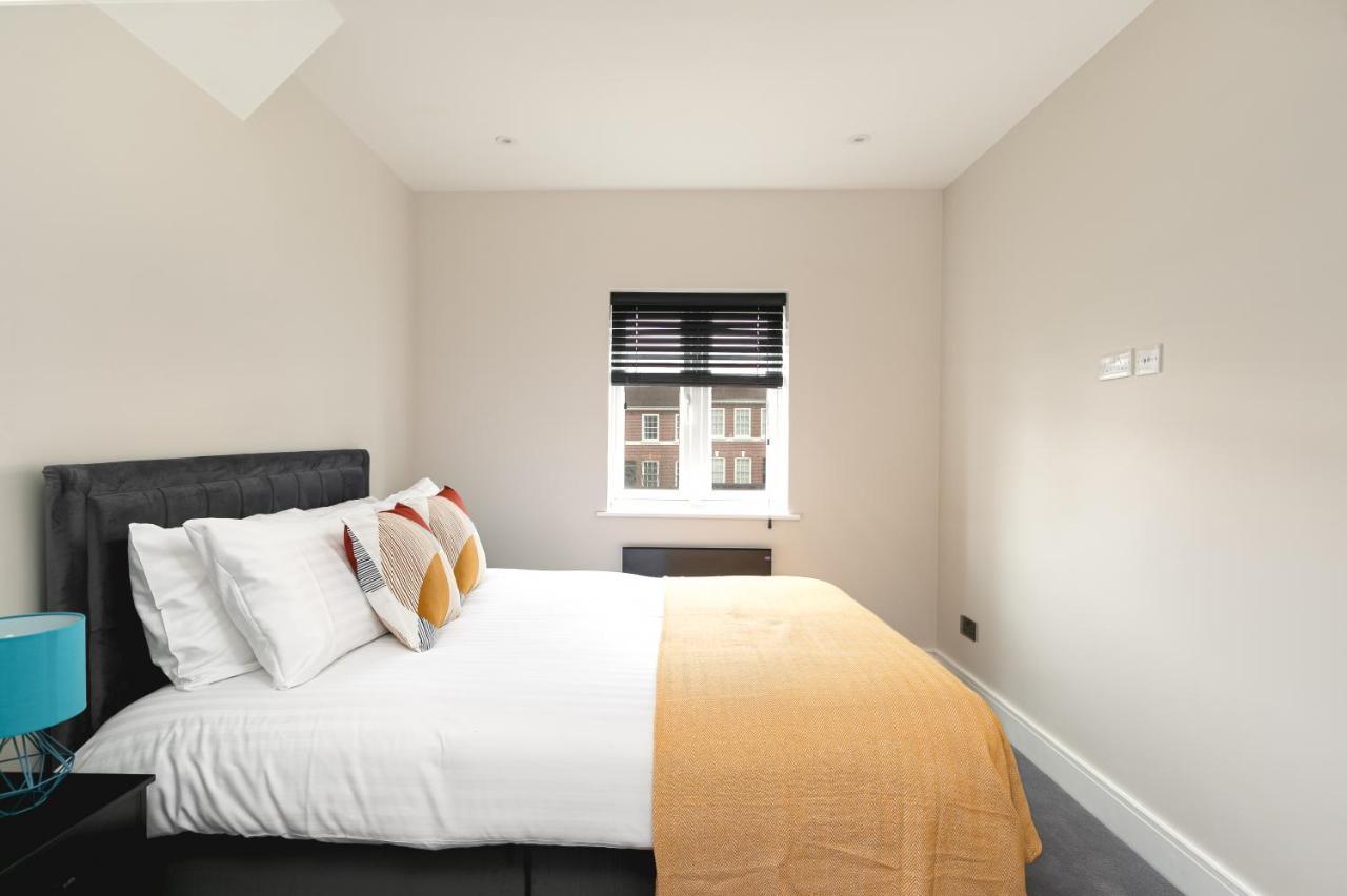 Skyvillion - Cozy Large 4 & 1 Bed Apartments In London Enfield, Mins To Tube Station, Free Wi-Fi Kültér fotó