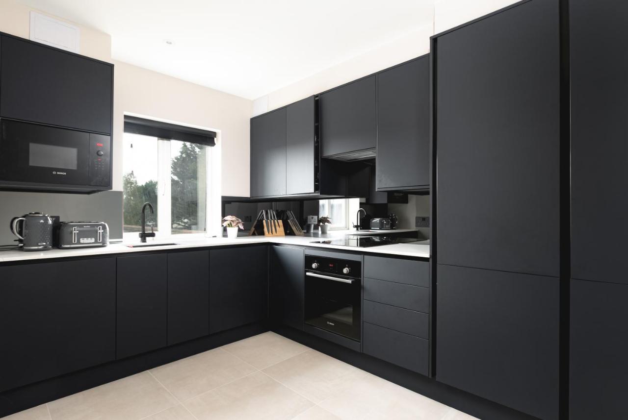 Skyvillion - Cozy Large 4 & 1 Bed Apartments In London Enfield, Mins To Tube Station, Free Wi-Fi Kültér fotó