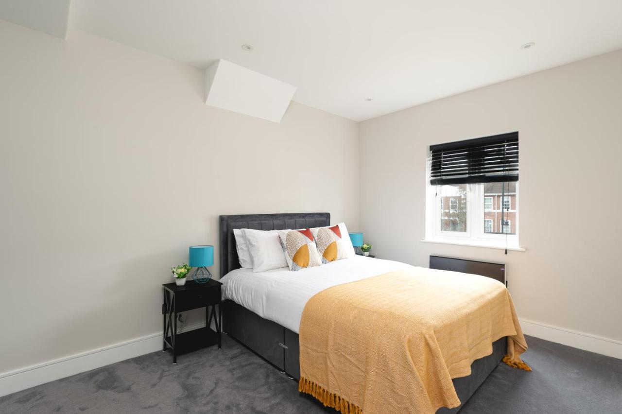 Skyvillion - Cozy Large 4 & 1 Bed Apartments In London Enfield, Mins To Tube Station, Free Wi-Fi Kültér fotó