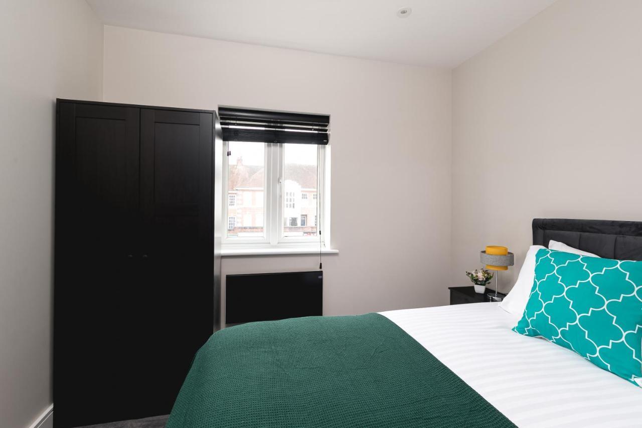 Skyvillion - Cozy Large 4 & 1 Bed Apartments In London Enfield, Mins To Tube Station, Free Wi-Fi Kültér fotó