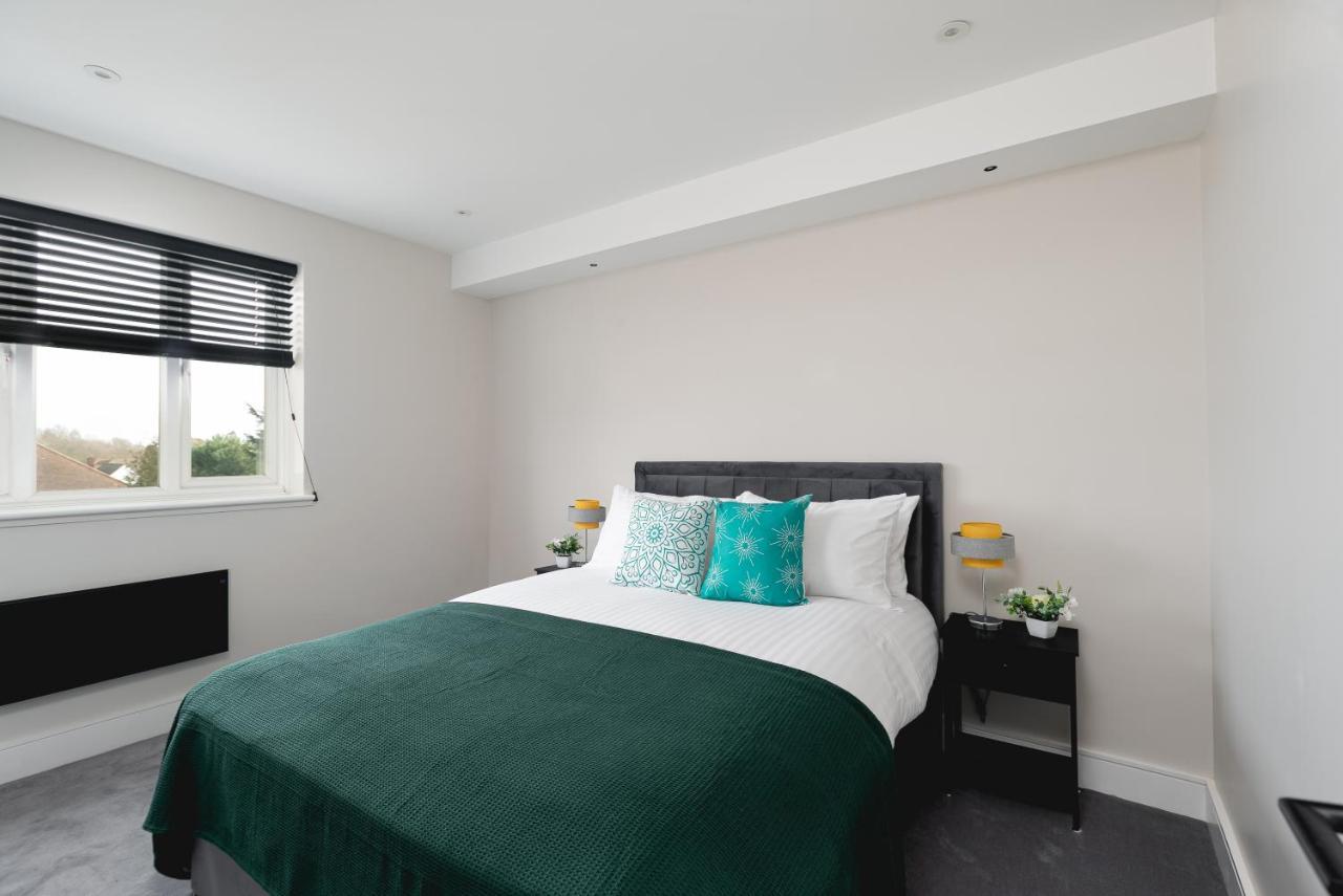 Skyvillion - Cozy Large 4 & 1 Bed Apartments In London Enfield, Mins To Tube Station, Free Wi-Fi Kültér fotó