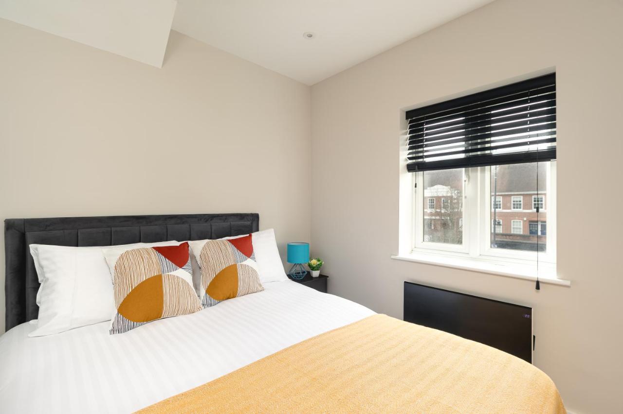 Skyvillion - Cozy Large 4 & 1 Bed Apartments In London Enfield, Mins To Tube Station, Free Wi-Fi Kültér fotó
