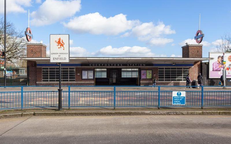 Skyvillion - Cozy Large 4 & 1 Bed Apartments In London Enfield, Mins To Tube Station, Free Wi-Fi Kültér fotó